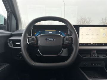 Bild 14 Ford Tourneo Courier BEV Titanium Klimaautom DAB SHZ