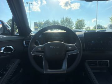 Bild 14 BYD ATTO 2 Active Panorama Navi Leder Digitales Cock