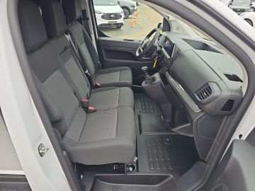 Bild 13 Opel Vivaro Größe M Digitales Cockpit 360 Kamera Appl