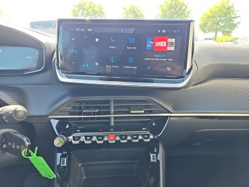 Bild 12 Peugeot 2008 Hybrid 145 Allure LED Apple CarPlay Android