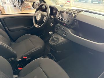 Bild 13 Fiat Panda Icon Hybrid Digitales Cockpit DAB Spurhalt