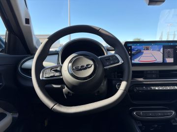 Bild 14 Fiat 600 Hybrid La Prima Navi Soundsystem 360 Kamera