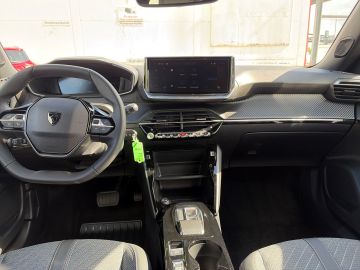 Bild 11 Peugeot 2008 Hybrid 145 Allure LED Apple CarPlay Android