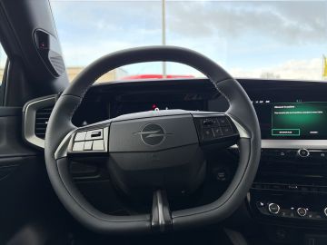 Bild 14 Opel Mokka e Ultimate Navi Digitales Cockpit LED Blen