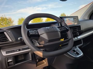 Bild 14 Fiat Scudo M Kasten AT8 DAB PDC Berganfahrass. Regens