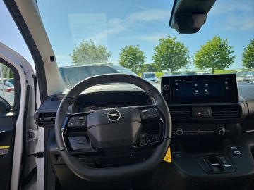 Bild 14 Opel Combo E Cargo XL Musikstreaming DAB SHZ Verkehrs