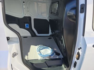 Bild 10 Ford Transit Courier BEV Trend Apple CarPlay Android