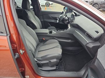Bild 13 Peugeot 5008 Allure Pack Navi Digitales Cockpit LED 2-Zo