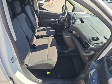 Bild 13 Opel Combo E Cargo XL Musikstreaming DAB SHZ Verkehrs