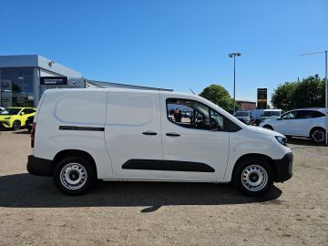 Bild 6 Opel Combo E Cargo XL Musikstreaming DAB SHZ Verkehrs