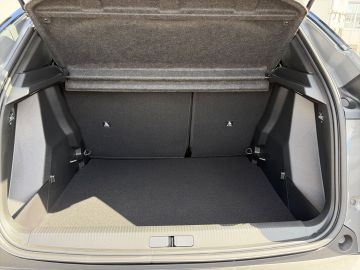 Bild 8 Peugeot 2008 Hybrid 145 Allure LED Apple CarPlay Android