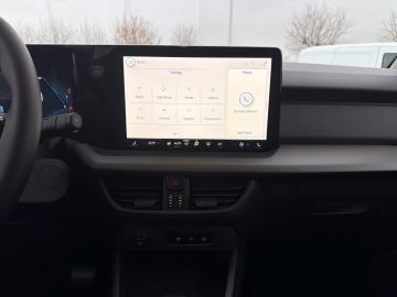 Bild 12 Ford Tourneo Courier BEV Titanium Klimaautom DAB SHZ