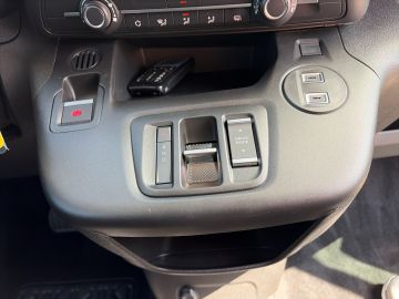 Bild 15 Opel Combo Electric Cargo M Verkehrszeichenerk. Temp